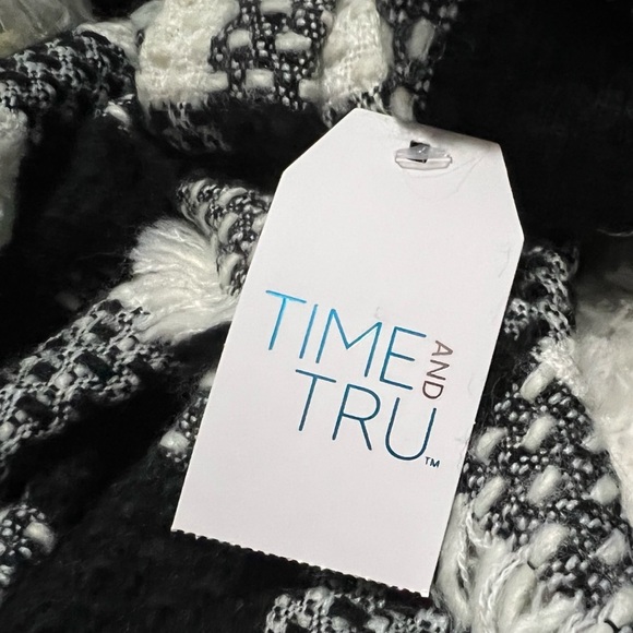 🆕 Buffalo plaid ivory white & black fringe scarf one size - Picture 7 of 8